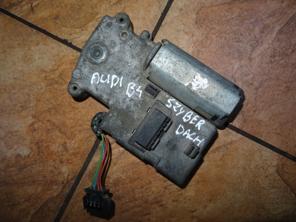 фото №2, Audi a4 моторчик люк 2