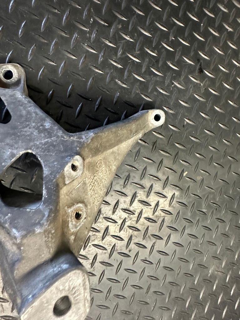 фото №4, Кронштейн підпора двигуна права audi a8 d4 4.2 tdi cds 4h0199308am