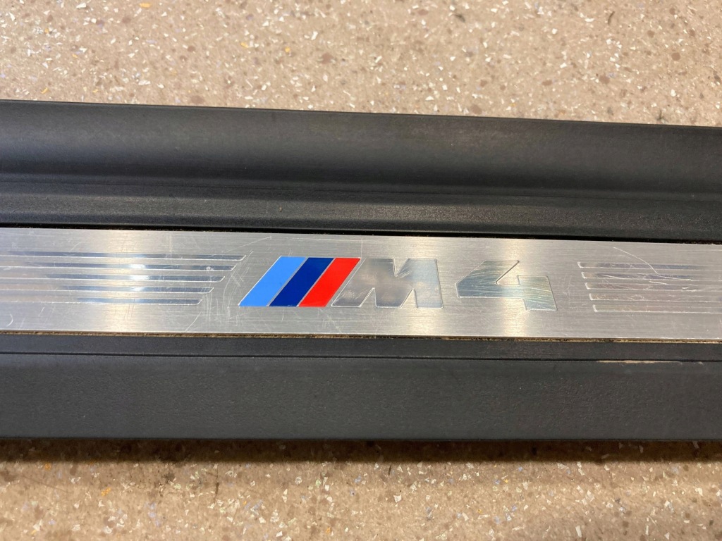 Накладка порог дверь передних перед сторона левая bmw m4 f82 f83 8054413 Цена