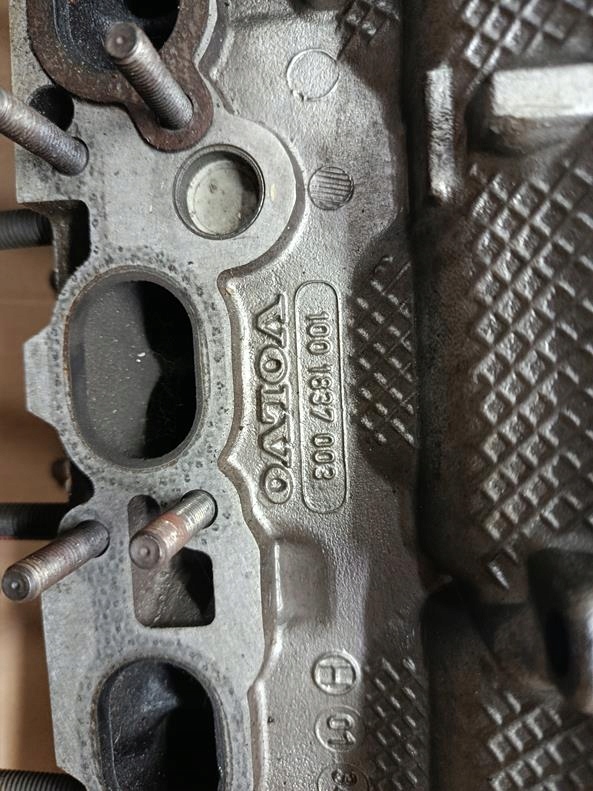 Головка валы распределительного вала двигателя 2.0 t volvo wszystko całe 1 исправные в Украине