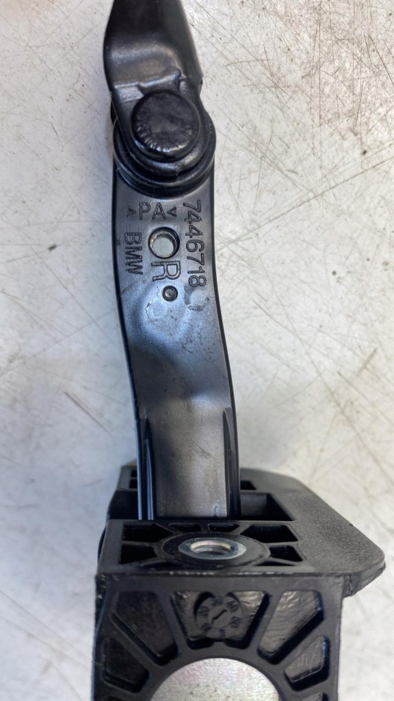 Bmw 3 f30 f31 обмежувач двері правий перед 7446718 Київ