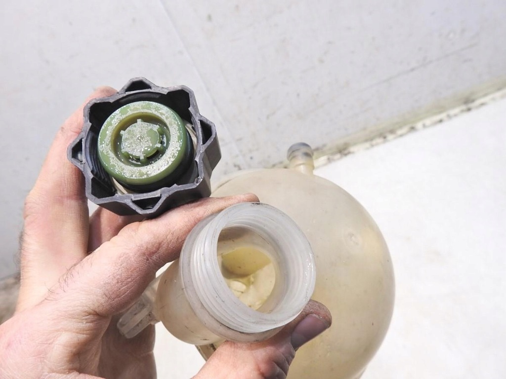 фото №5, Бачок расширительный citroen c4 i 1.6 hdi