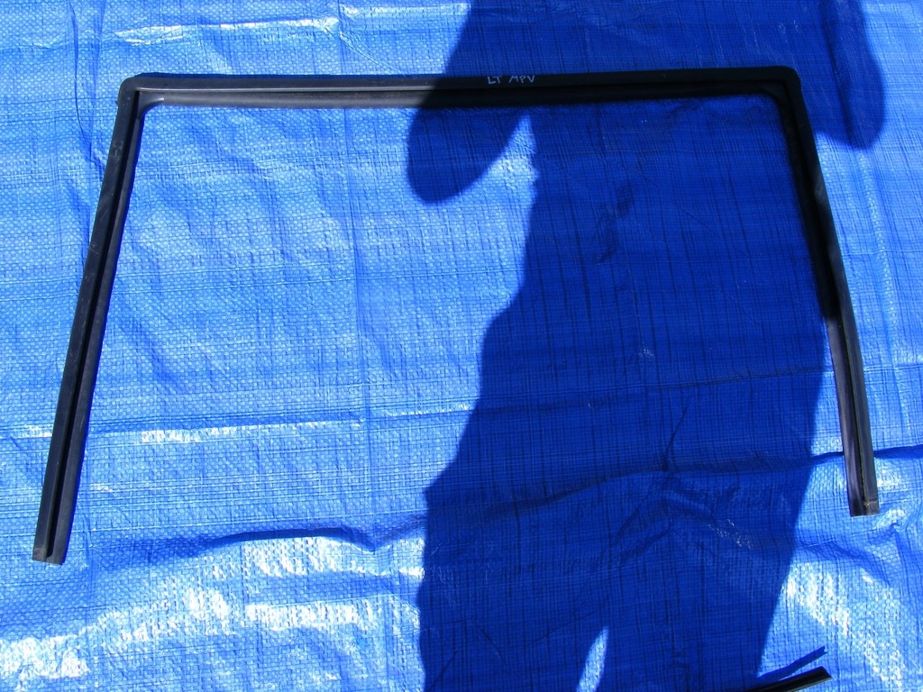 фото №1, Mazda mpv ii 99- прокладка дверь стекло левая задняя