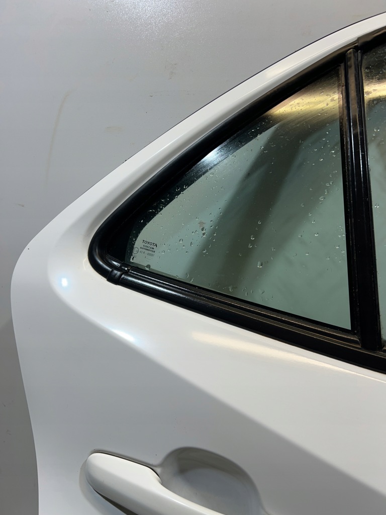 Toyota yaris cross дверь задняя правое  правый  задний Доставка
