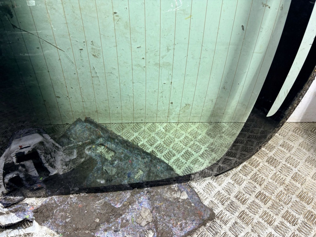 Стекло задняя tesla model 3 Цена