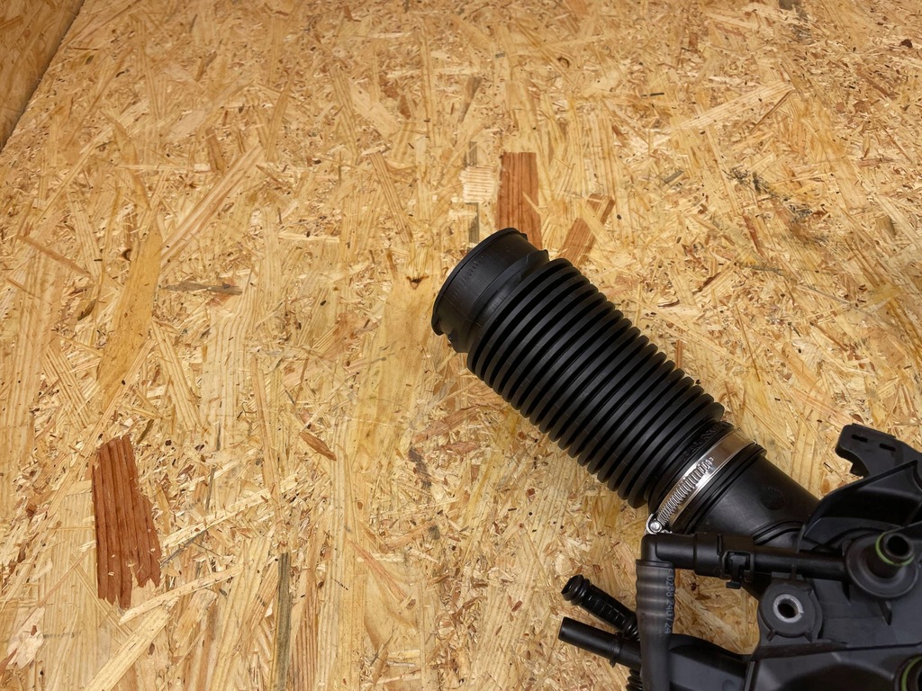 фото №10, Труба шланг воздуха интеркулер mercedes gla glb h247 3019082z15