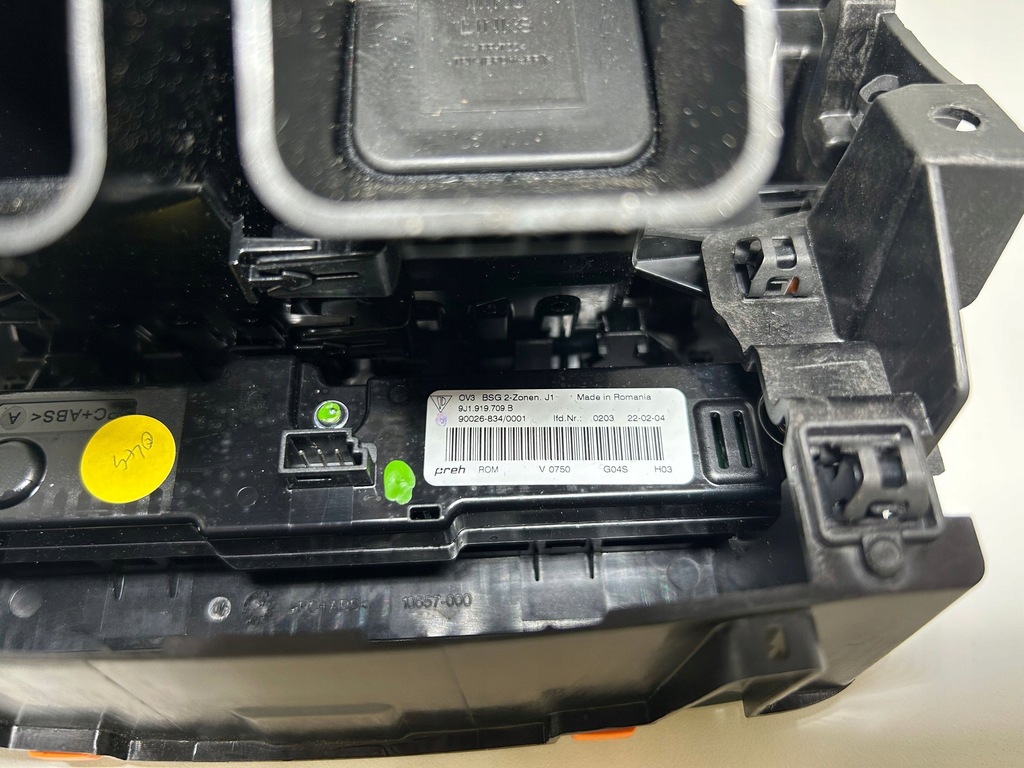 фото №7, 2022 porsche taycan 9j1 решітка обдув задня тунель середнього 9j1819202a