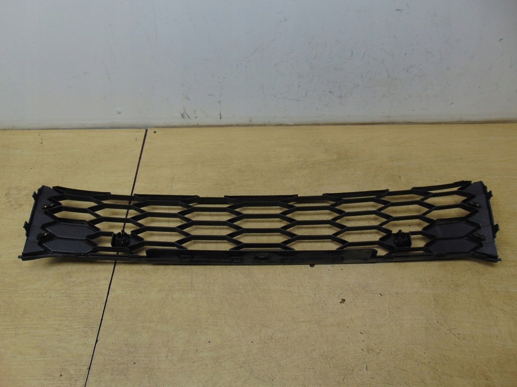 фото №10, Решітка w бампер середня vw golf viii r-line 5h0853677j