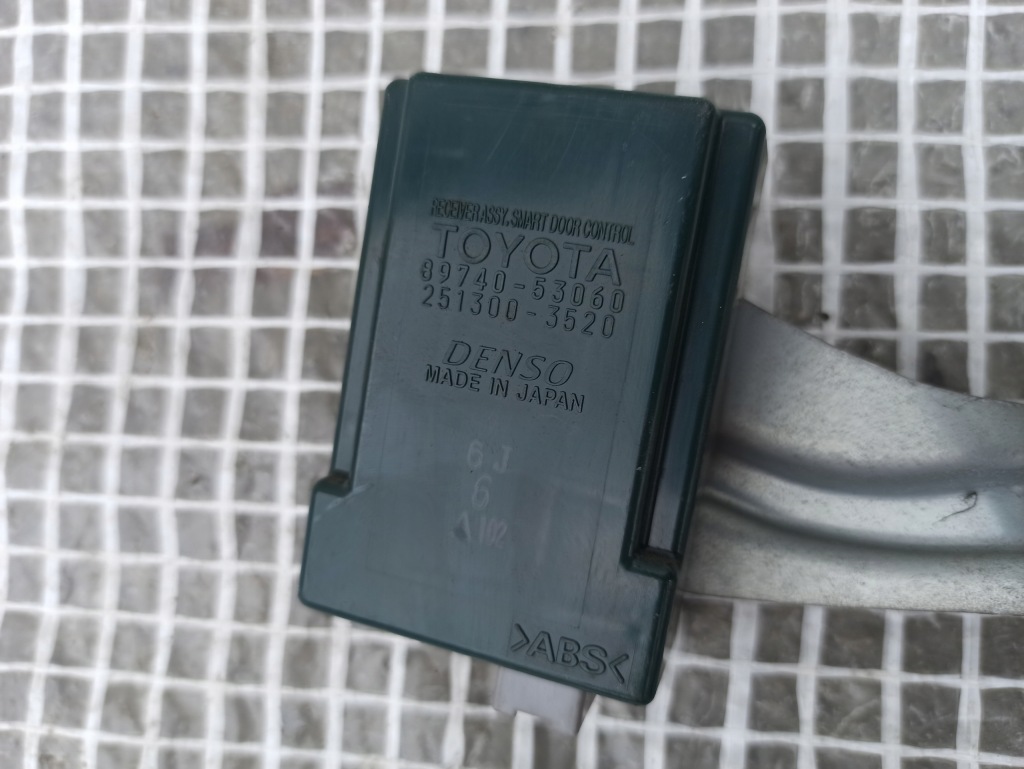 фото №5, Lexus is ii модуль блок керування двері 89740-53060