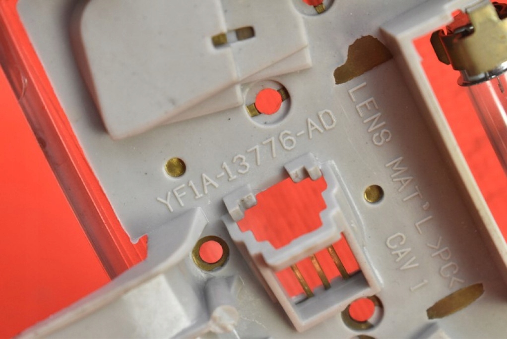 фото №7, Лампа освещение салона yf1a-13776-ad ford explorer 3 iii 02-06