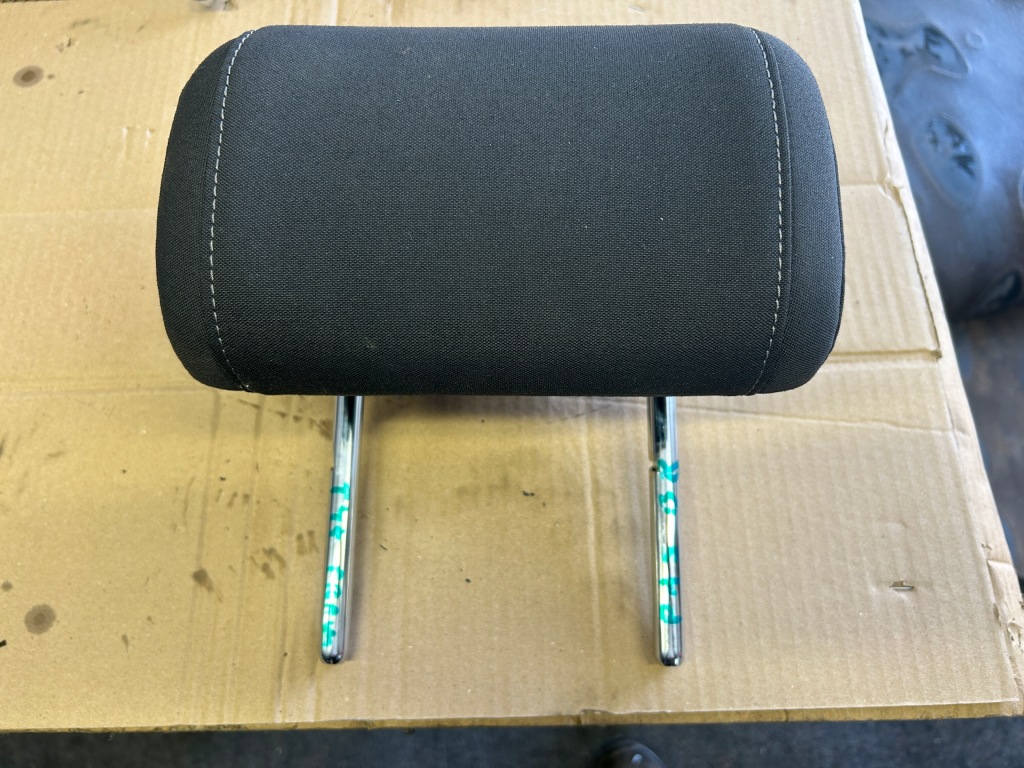 Купити Vw passat b8 підголівник задній боковий