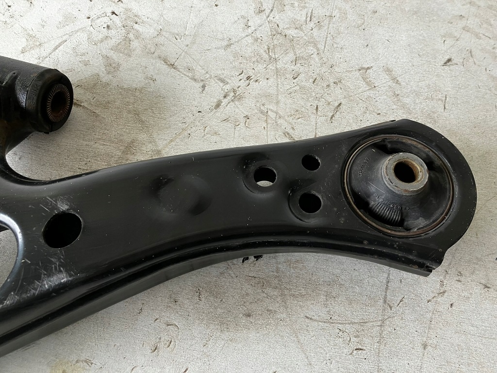 фото №7, Corolla e21 рычаг правый перед передний