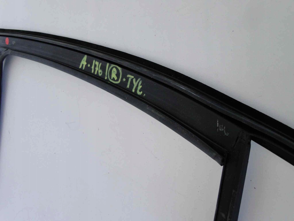 фото №5, Mercedes a klasa w176 прокладка скло двері задні