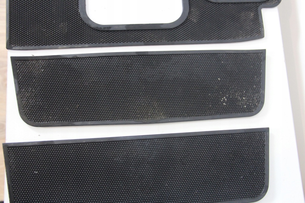 фото №4, Резиновый элемент туннель среднего панели land discovery i 1