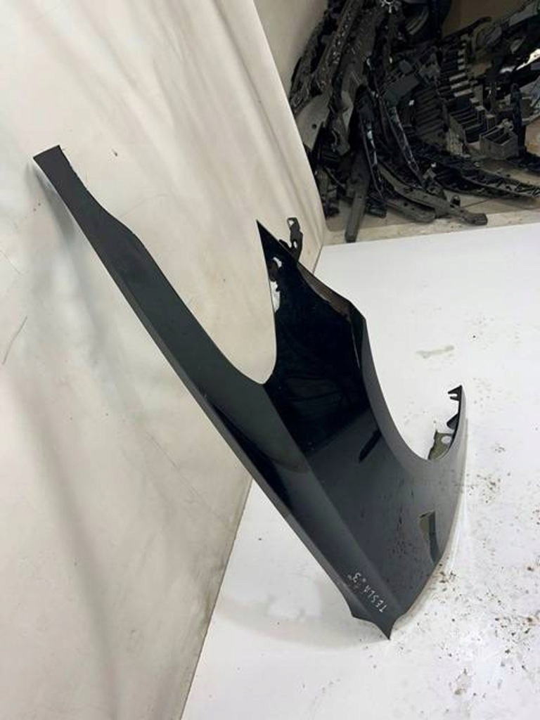 Tesla model 3 крило правий перед передній в Україні