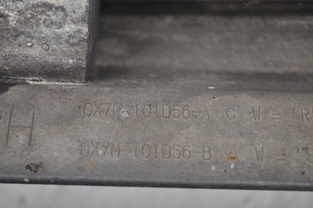 фото №8, Jaguar xe накладка поріг права gx7m-101d56-a