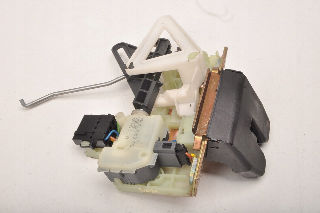 фото №1, Volvo xc70 v70 ii замок багажника крышки 30716331