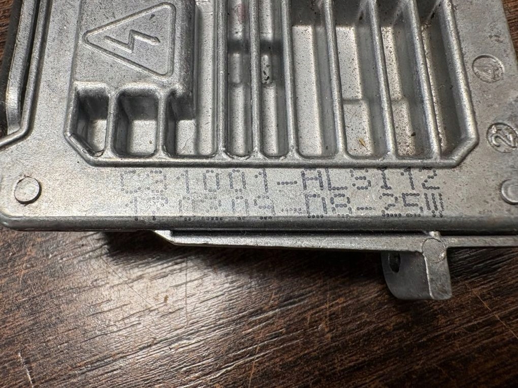 Перетворювач ксенонових блок керування права сторона toyota proace 90035944 Зі Шроту