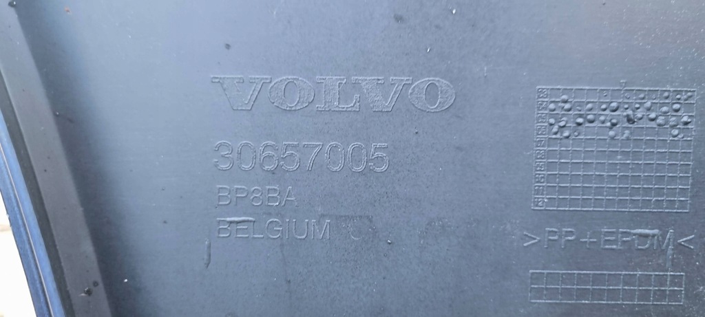 фото №14, Volvo v50 2004- бампер перед оригинал h031