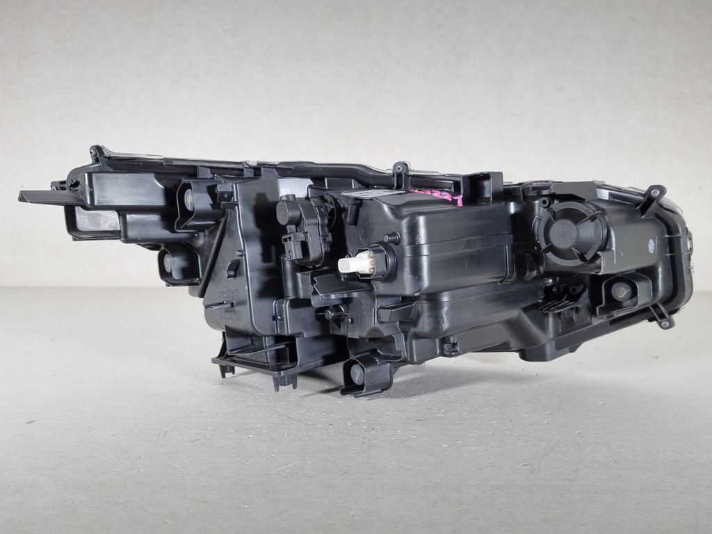 фото №5, Toyota yaris cross лампа левая перед full led eu