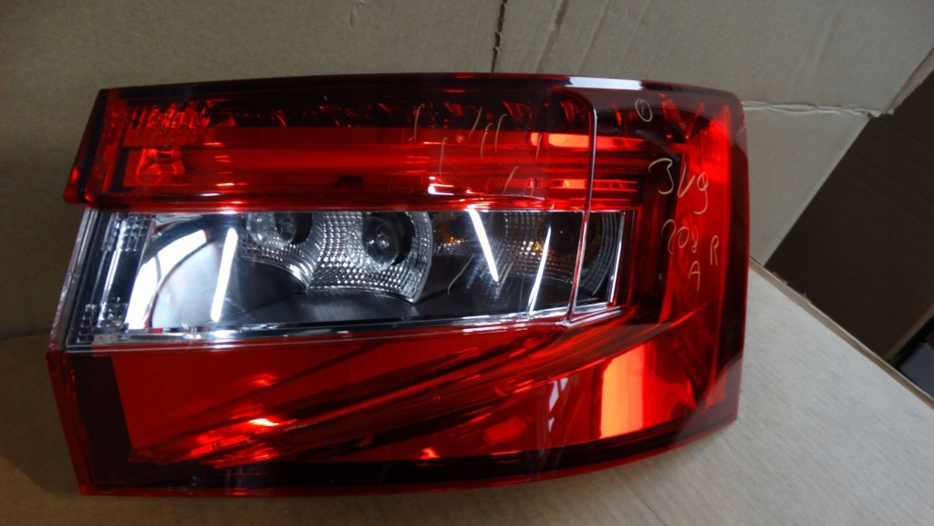 Фара правый задний  3v9945208a skoda superb 3 универсал led Недорого
