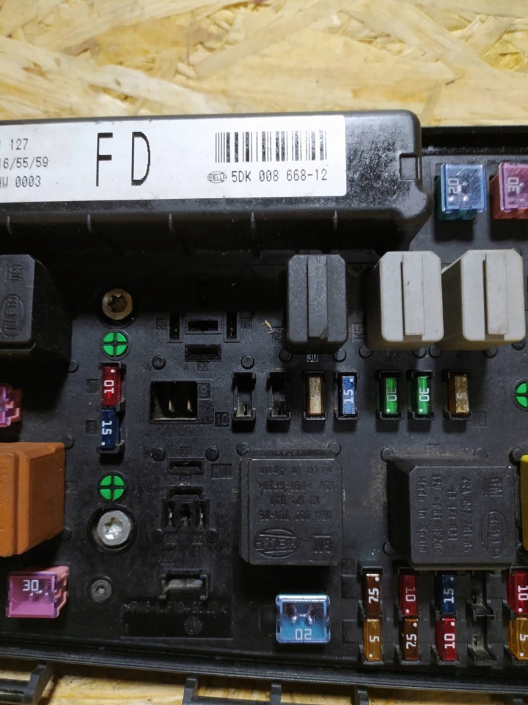 Коробка предохранителей astra iii h 1.7 cdti 04-14 13191127 5dk008668-12 Недорого