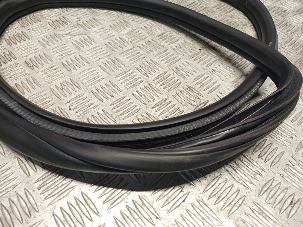 фото №16, Mini оригінальний номер 7344161 clubman f54 прокладка двері кузовна задня задня