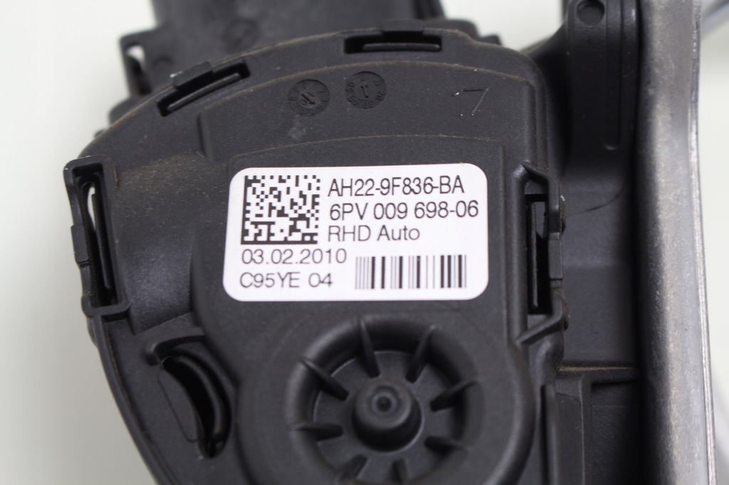 фото №3, Педаль газа land rover discovery iv 09r.