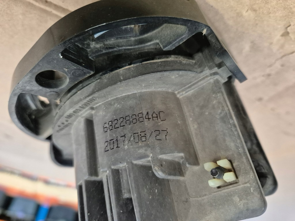 фото №7, Dodge ram v 19- лампа протитуманна usa