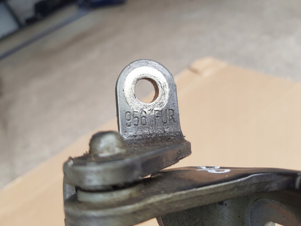 Комплект петлі двері правий перед / opel insignia a 2008-2017 / z177 в Україні