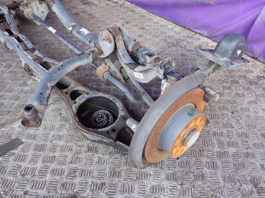 Vw golf v hb підрамник поперечина задні підвіска вісь  задня 1k0505315bf 1k0511305db Недорого