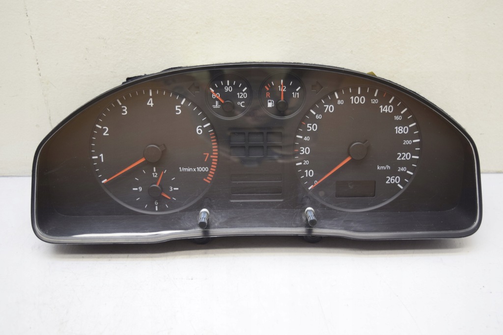 фото №1, Audi a4 b5 2.4 v6 счетчик приборы