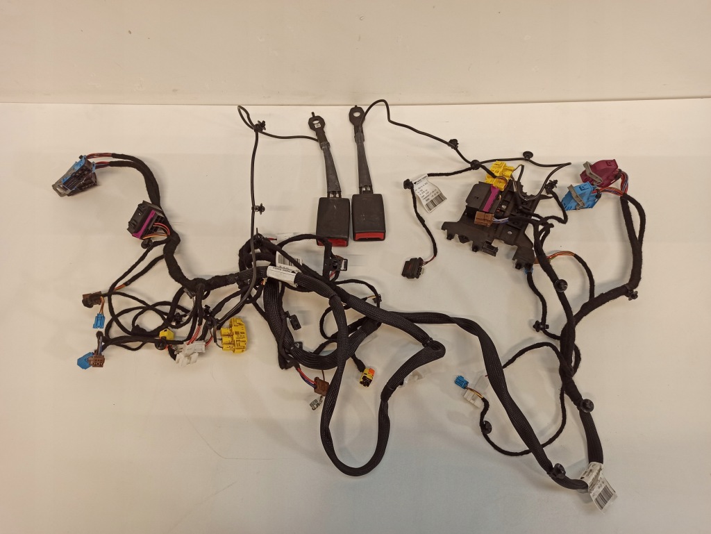 фото №1, Проводка сидений перед mercedes w247 a1775409303