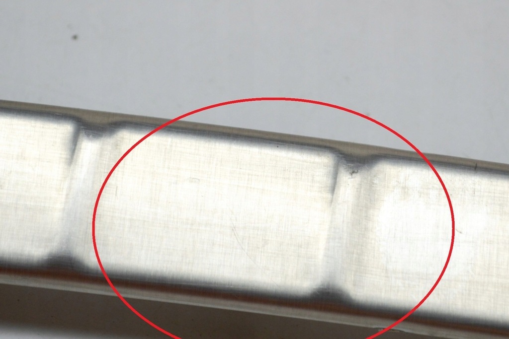 фото №5, Volvo xc40 b4 задня молдинг замка багажника права захист ремінь 31484139 2.0h