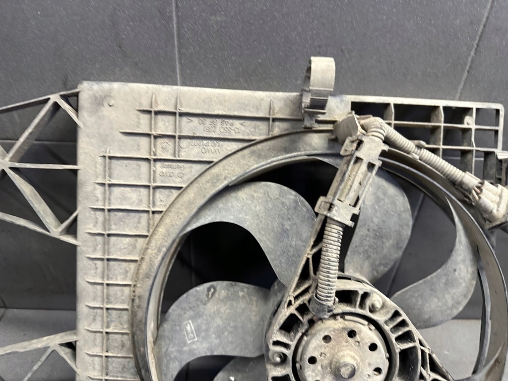 фото №12, Вентилятор радиатора корпус vw golf iv 1j0121207d