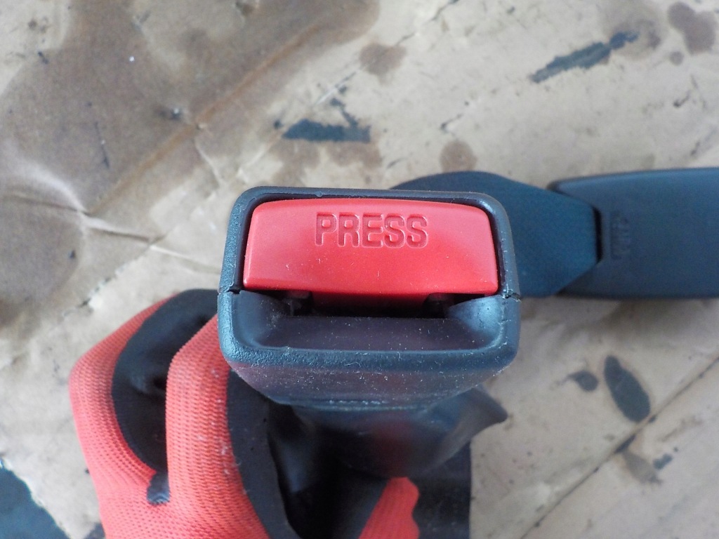 фото №3, Toyota avensis t25 клипса поперечина середина