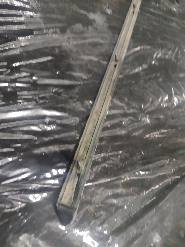 Mercedes w123 молдинг дверь правый задний Киев