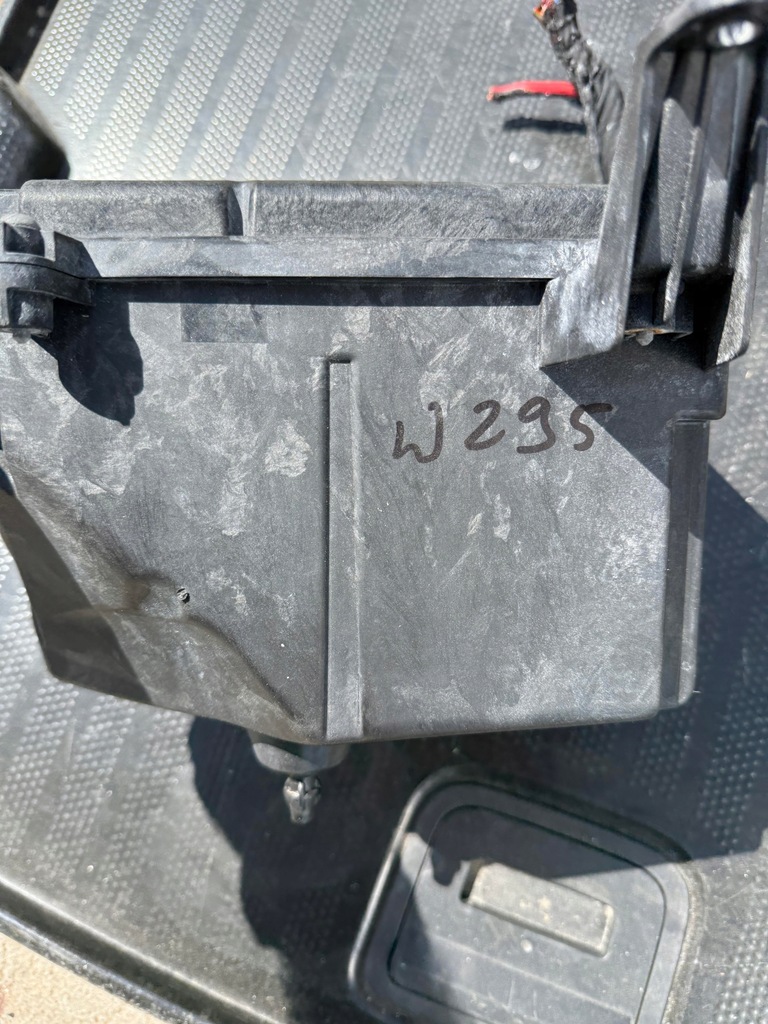 фото №6, Коробка предохранителей mercedes eqe v295