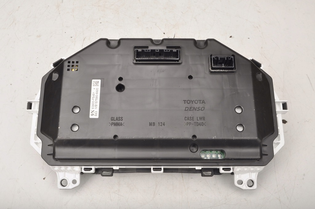 фото №5, Toyota yaris iii 1.5 hybrid счетчик приборы uk