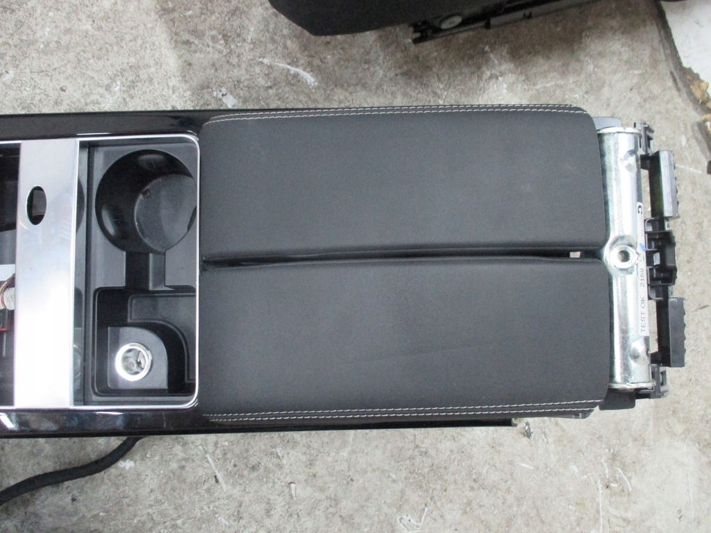 фото №11, Обивка сиденья заднее сиденье pół кожа range rover velar 18r