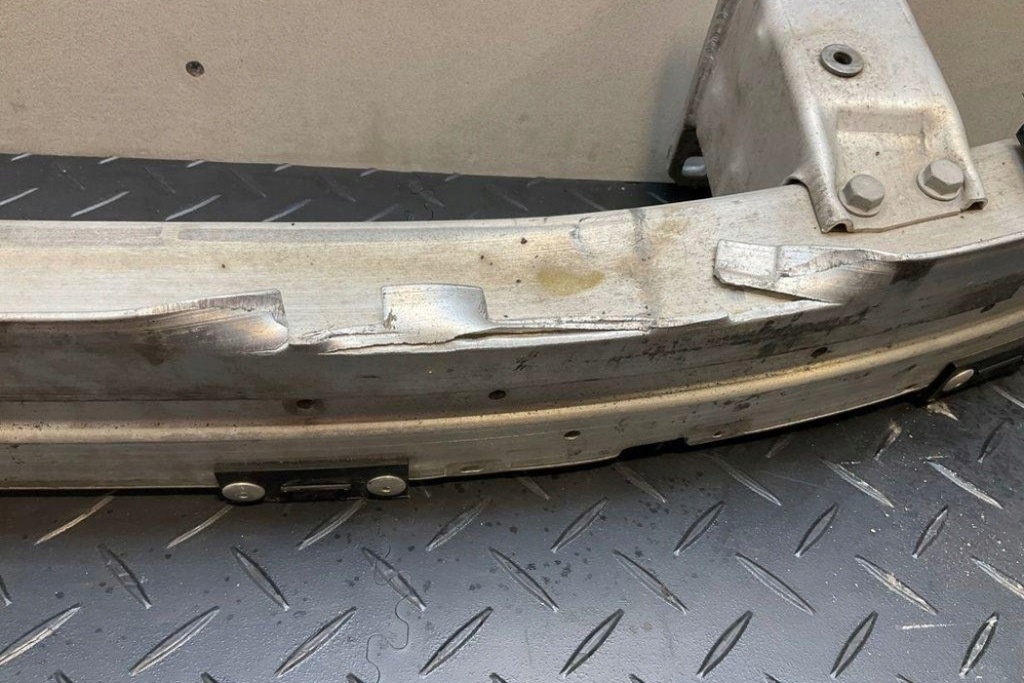 фото №10, Балка передний бампера bmw 5 e60 7148585 3.0l бензиновый 2009