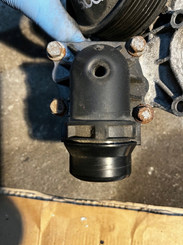 24 bmw x5 x6 3.0d n57 насос води 4738428 термостат в Україні