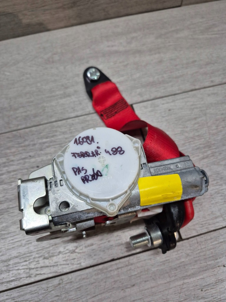 16091. ferrari 488 ремень безопасности перед 00726932300 Недорого