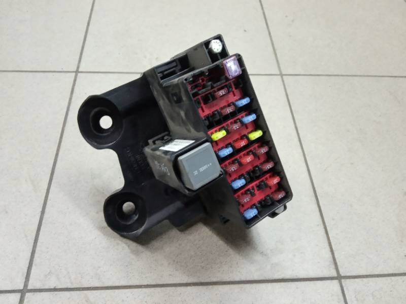 Коробка запобіжників fiesta mk7 8v51-14536-kc Доставка