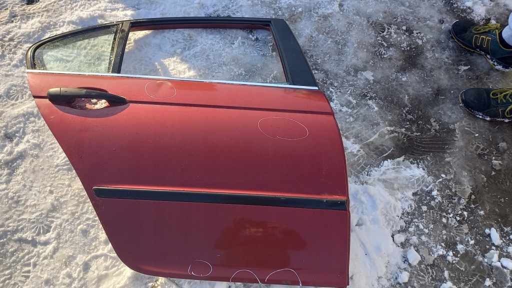 Купити Дверей праве  задній bmw 320d 98r