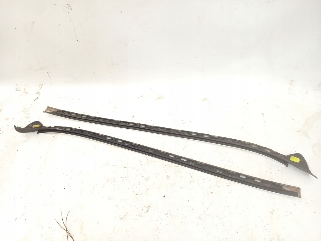 Молдинг стекло лобовое левая правая mercedes e-klasa w212 15r. 149 Оригинал