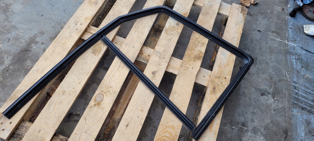 фото №1, Jeep wrangler jk прокладка дверь левая левый перед 55395736