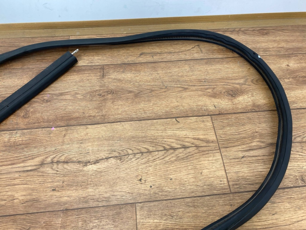 Купити Прокладка кришки багажника chevrolet corvette c6 2005+