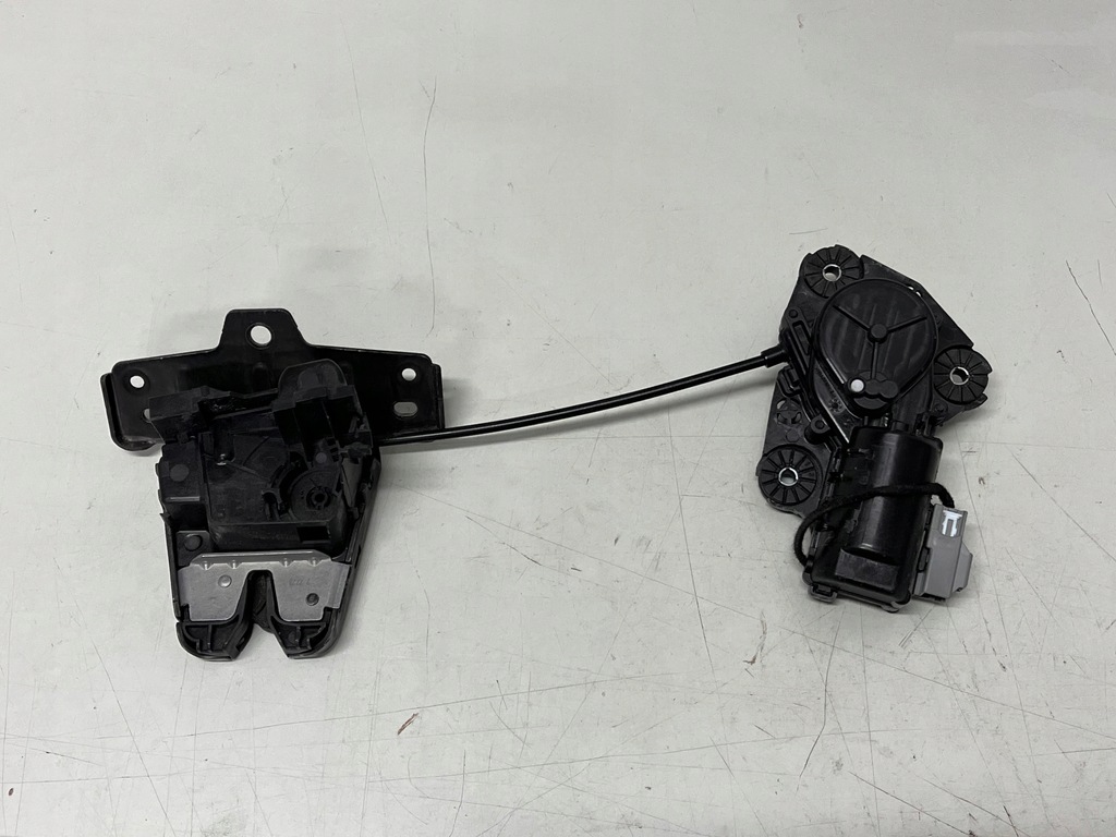 фото №1, Замок доводчик задний крышки багажника volvo s90 v90