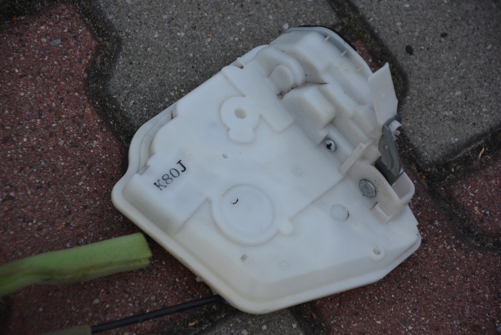 фото №4, Замок дверь левый задняя mazda 3 bm 2013-